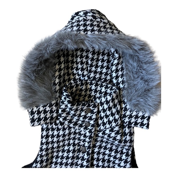 Jack BB Dakota Women's Small Sleeveless Button Up Vest With Detachable Fur Hood - Picture 4 of 8